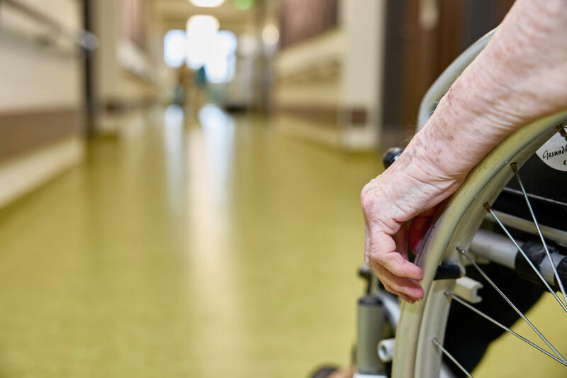 s:64:"Pflegeheim-Kosten: Patientenschützer warnt vor "Kosten-Tsunami"";