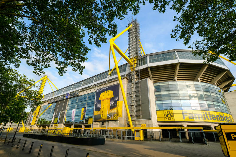 s:106:"Borussia Dortmund plant in Kooperation mit der Universitätsmedizin Essen ein neues medizinisches Zentrum.";