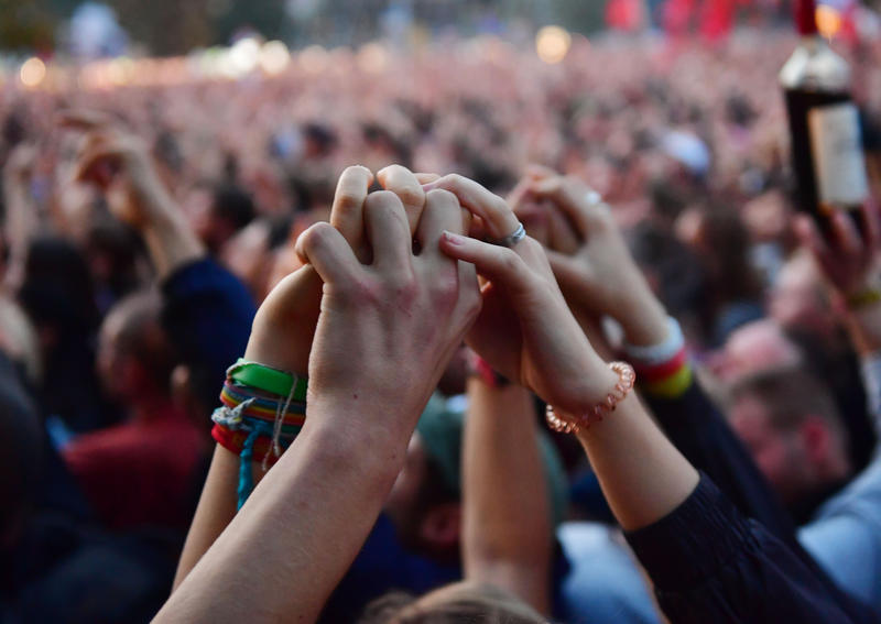 s:17:"Festival-Besucher";