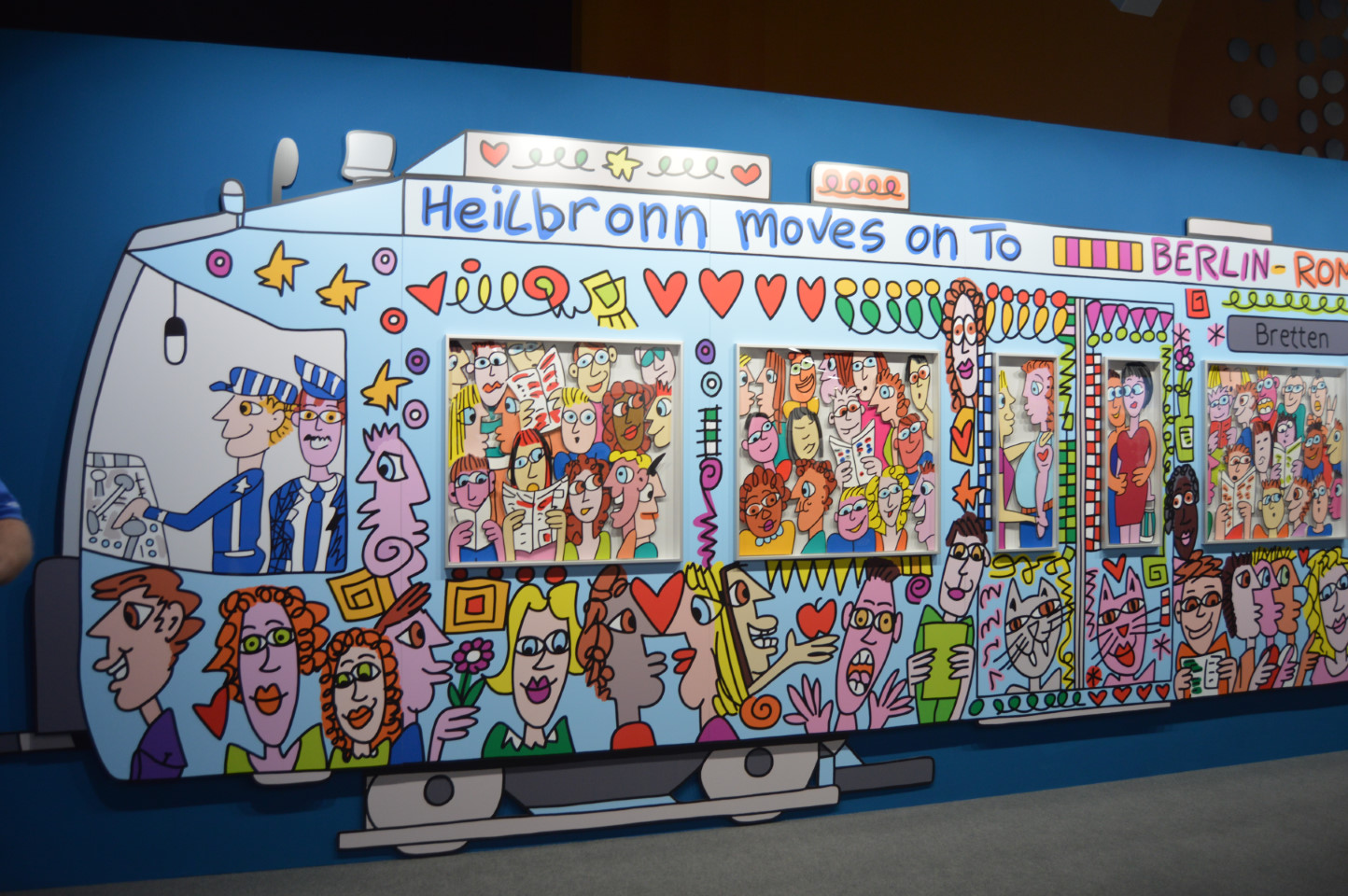 Die Heilbronner Stadtbahn - mit Motiven von James Rizzi.