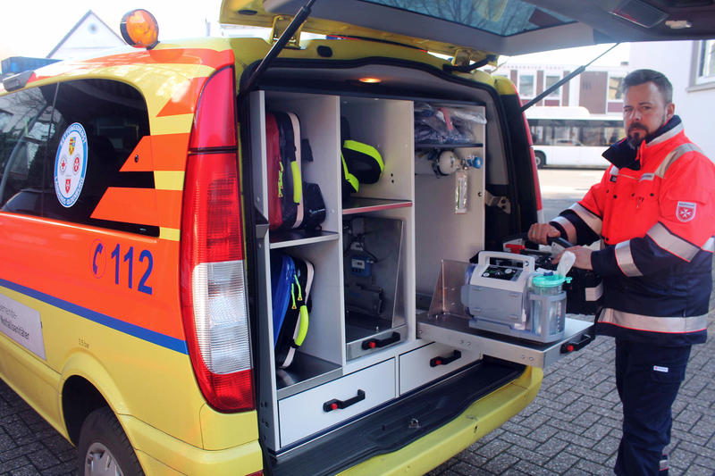 s:52:"Gemeindenotfallsanitäter Lars Christians im Einsatz";