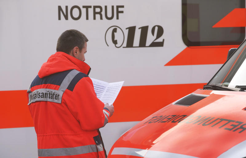s:20:"Sanitäter im Dienst";