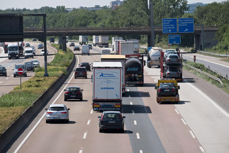 s:32:"Autobahn A5 in Frankfurt am Main";
