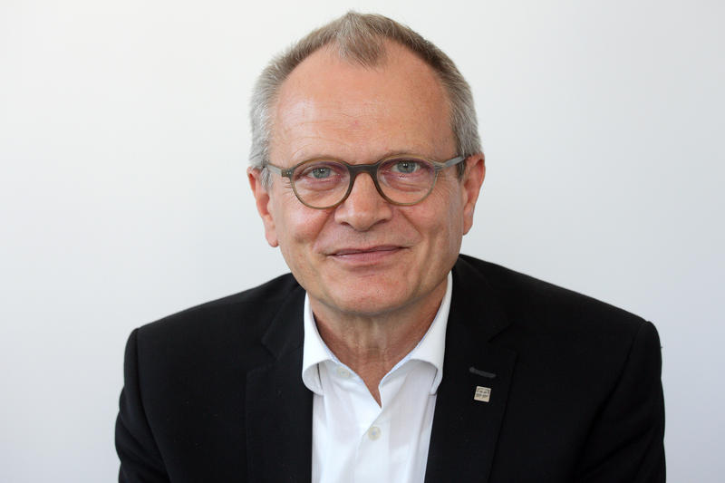 s:12:"Ulrich Lilie";