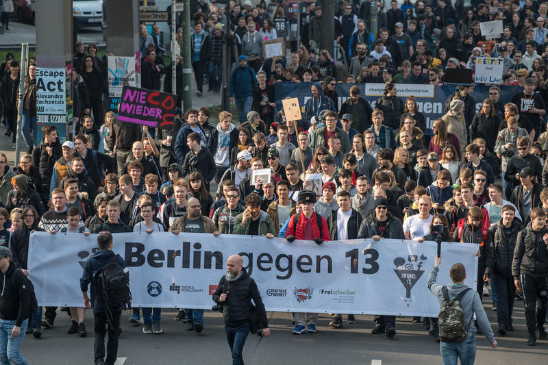 s:52:"Demonstration gegen EU-Urheberrechtsreform in Berlin";