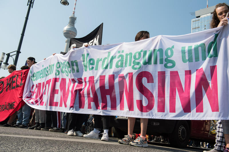 s:29:"Mietenwahnsinn-Demo in Berlin";