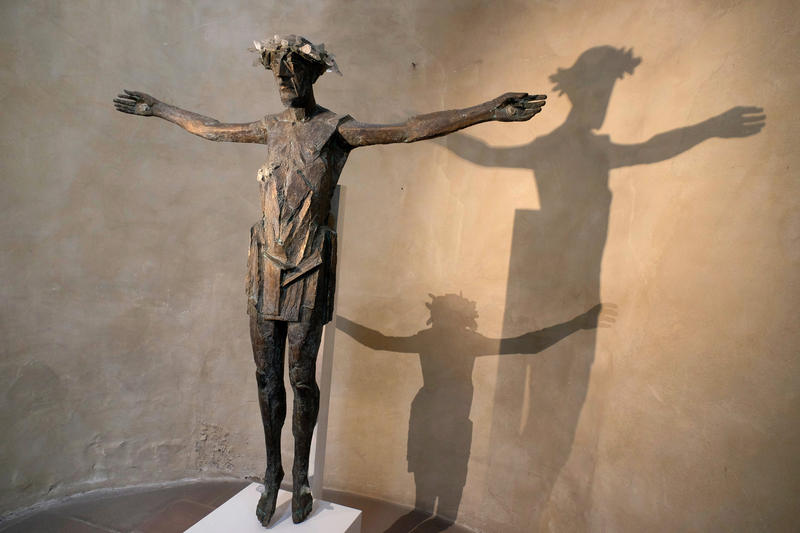 s:45:"Christus am Kreuz (in der Marktkirche Goslar)";