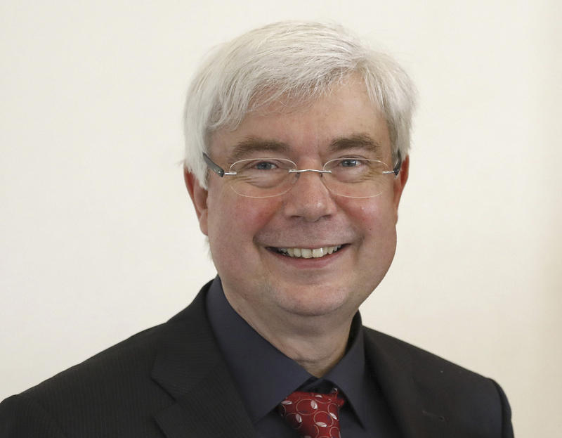 s:179:"Pastor Bernd Kuschnerus (56) ist am 28.03.19 zum neuen Schriftfuehrer und damit zum leitenden Geistlichen der Bremischen Evangelischen Kirche gewaehlt worden (Foto nach der Wahl).";