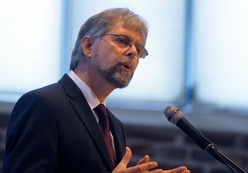 s:131:"Martin Heimbucher ist zum Kirchenpraesidenten der Evangelisch-reformierten Kirche mit Sitz in Leer gewaehlt worden (Foto:21.06.13).";