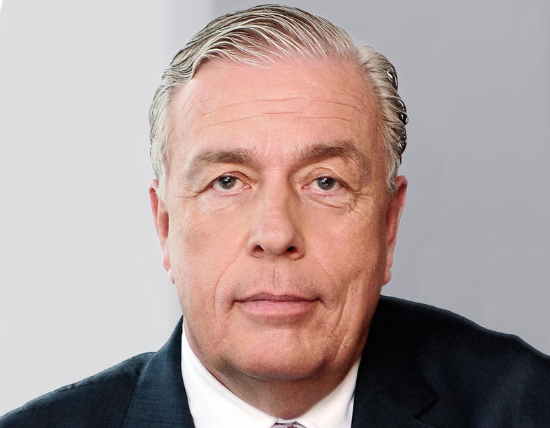 s:16:"Klaus Reinhardt ";