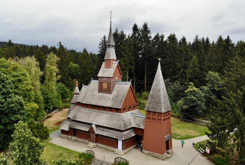 s:101:"Die Gustav-Adolf-Stabkirche im Goslarer Stadtteil Hahnenklee-Bockswiese im Harz (Foto vom 02.09.18). ";