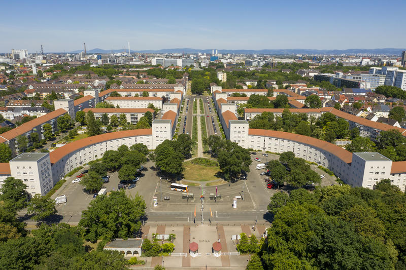 s:44:"Blick auf die Eberstsiedlung in Ludwigshafen";