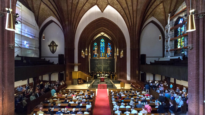 s:55:"Gottesdienst in der Matthäuskirche in Berlin-Steglitz ";