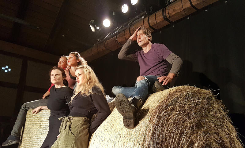 s:81:"Ein Dokumentartheater inszeniert die Gründung der Worpsweder Barkenhoff-Kommune ";