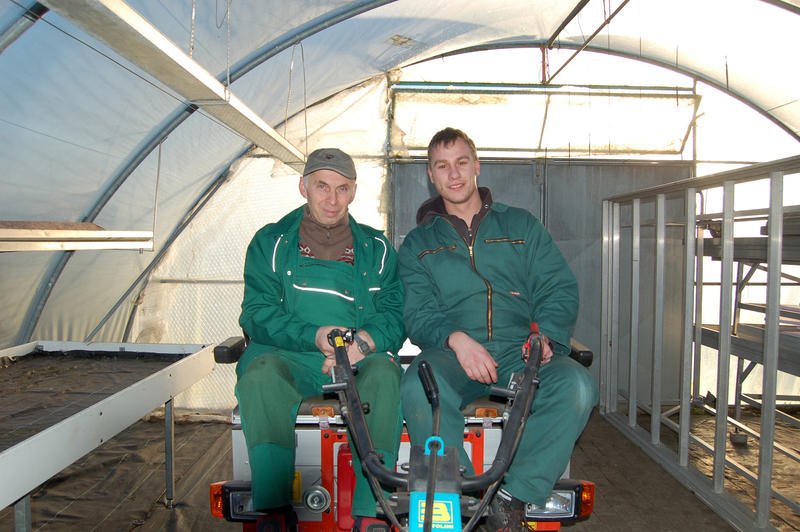 s:47:"Ein Landwirt und sein Angestellter mit Handicap";