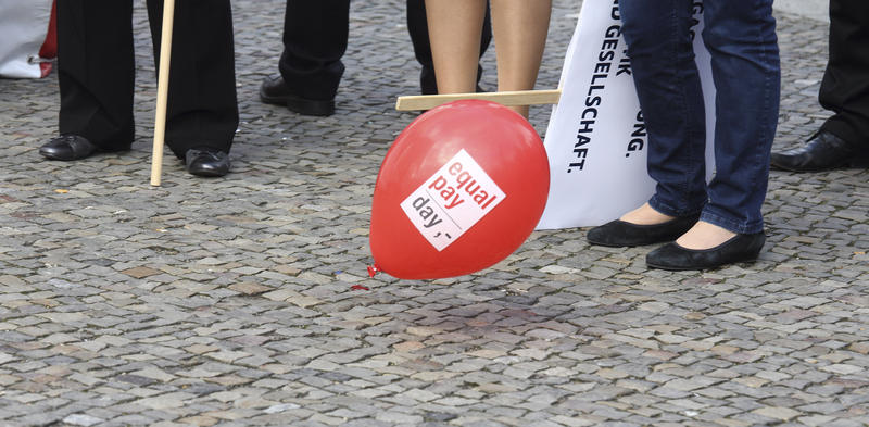 s:45:"Hinweis auf geschlechtsspezifische Lohnlücke";