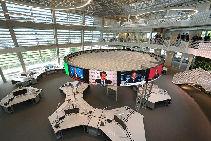 s:34:"Der neue Newsroom der "Tagesschau"";
