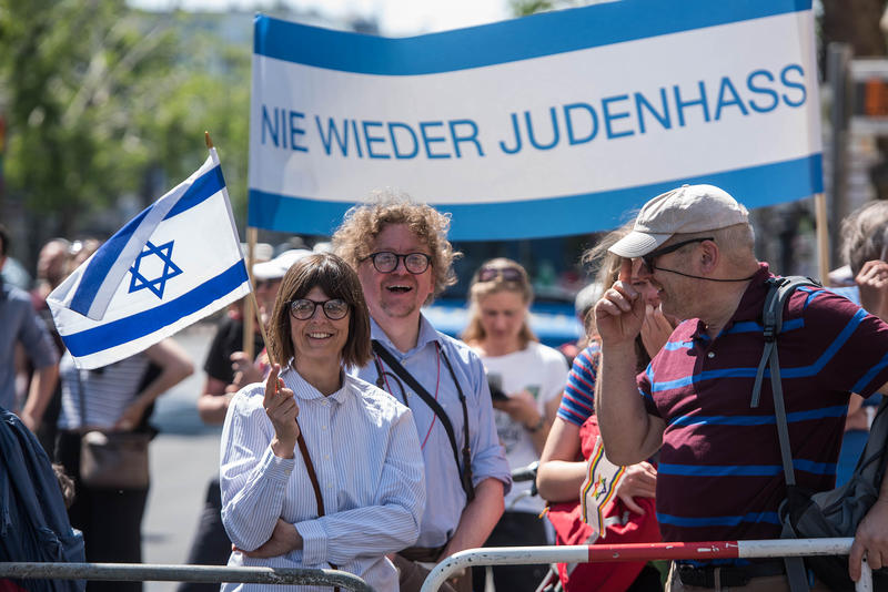 s:139:"Christen aus Niedersachsen haben dazu aufgerufen, die Gottesdienste am Sonntag (10. November) dem Kampf gegen den Antisemitismus zu widmen.";