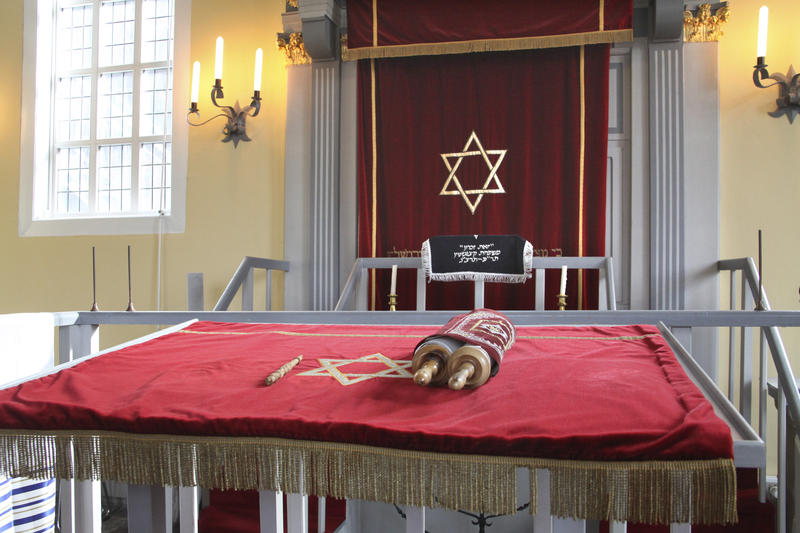 s:171:"Nach dem Synagogen-Anschlag von Halle hat Niedersachsens Innenminister Boris Pistorius (SPD) den jüdischenGemeinden in Niedersachsen den Schutz des Staates zugesichert.";