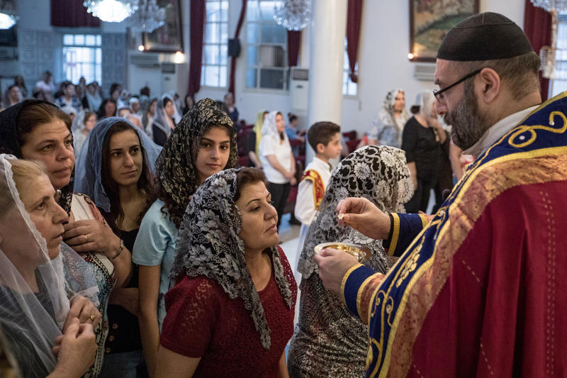 s:52:"Syrisch-orthodoxer Gottesdienst in Qamischli, Syrien";