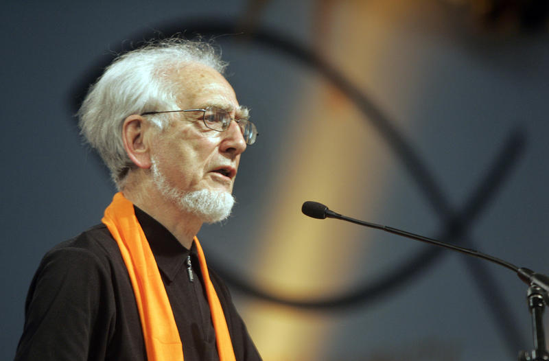 s:58:"Erhard Eppler 2007 beim evangelischen Kirchentag in Köln.";