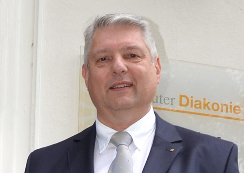 s:18:"Michael Hellerling";
