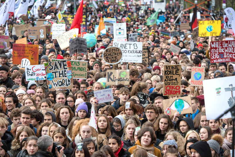 s:197:"Die Bewegung "Fridays for Future" hat fuer 29.11.2019 wieder zu Demonstrationen fuer einen besseren Klimaschutz aufgerufen. (Foto: Demonstration in Berlin), sowie auch in Niedersachsen und Bremen ";