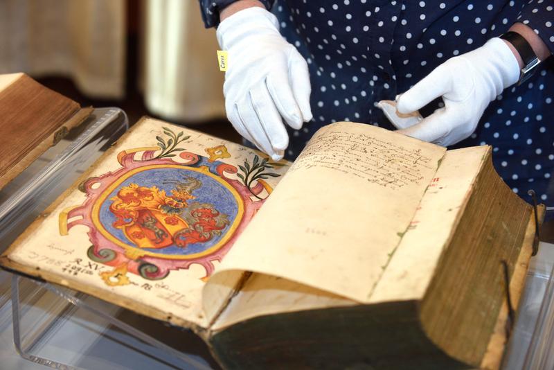 s:54:"Sächsische Landesbibliothek bekommt Schriften zurück";