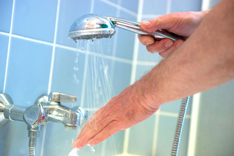 s:84:"Wer Patienten mit Gewalt unter die Dusche stellt, muss mit einer Kündigung rechnen.";