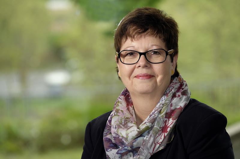 s:110:"Sabine Bluetchen , Mitglied der 12. Synode der Evangelischen Kirche in Deutschland (EKD), Foto vom 01.05.2015.";