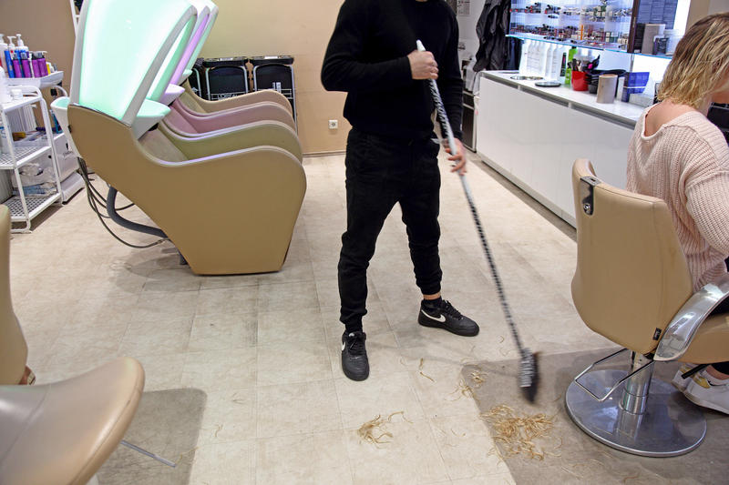 s:52:"In Friseursalons sind häufig Minijobber angestellt.";