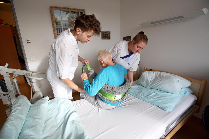 s:37:"Krankenpflege-Ausbildung (Archivbild)";