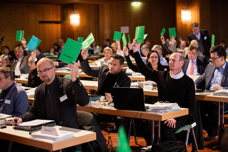 s:42:"Abstimmung im Plenum auf der Landessynode ";