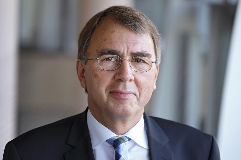 s:29:"Diakonie-Chef Dieter Kaufmann";