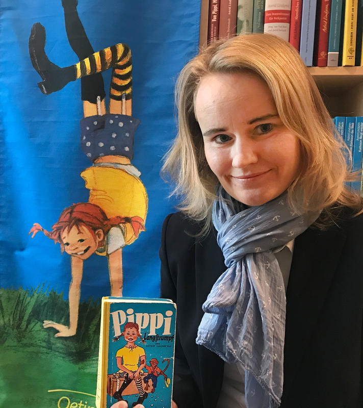 s:64:"Die Literaturwissenschaftlerin Inger Lison und Pippi Langstrumpf";