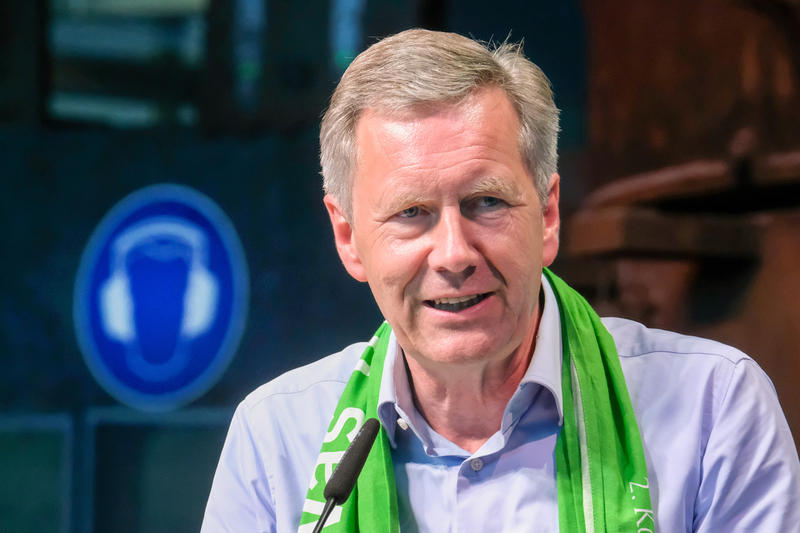 s:77:"Altbundespräsident Christian Wulff beim evangelischen Kirchentag in Dortmund";