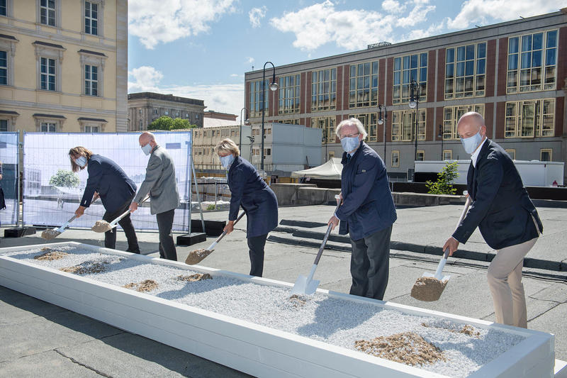 Baustart für Freiheits- und Einheitsdenkmal in Berlin Baustart für Freiheits- und Einheitsdenkmal in Berlin