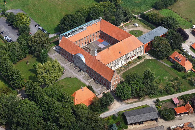 s:146:"Das Kloster Frenswegen öffnet nach der Schließung aufgrund der Corona-Pandemie ab sofort stufenweise wieder seine Pforten. (Foto vom 21.08.2013)";