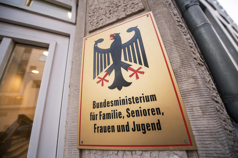 s:35:"Bundesfamilienministerium in Berlin";