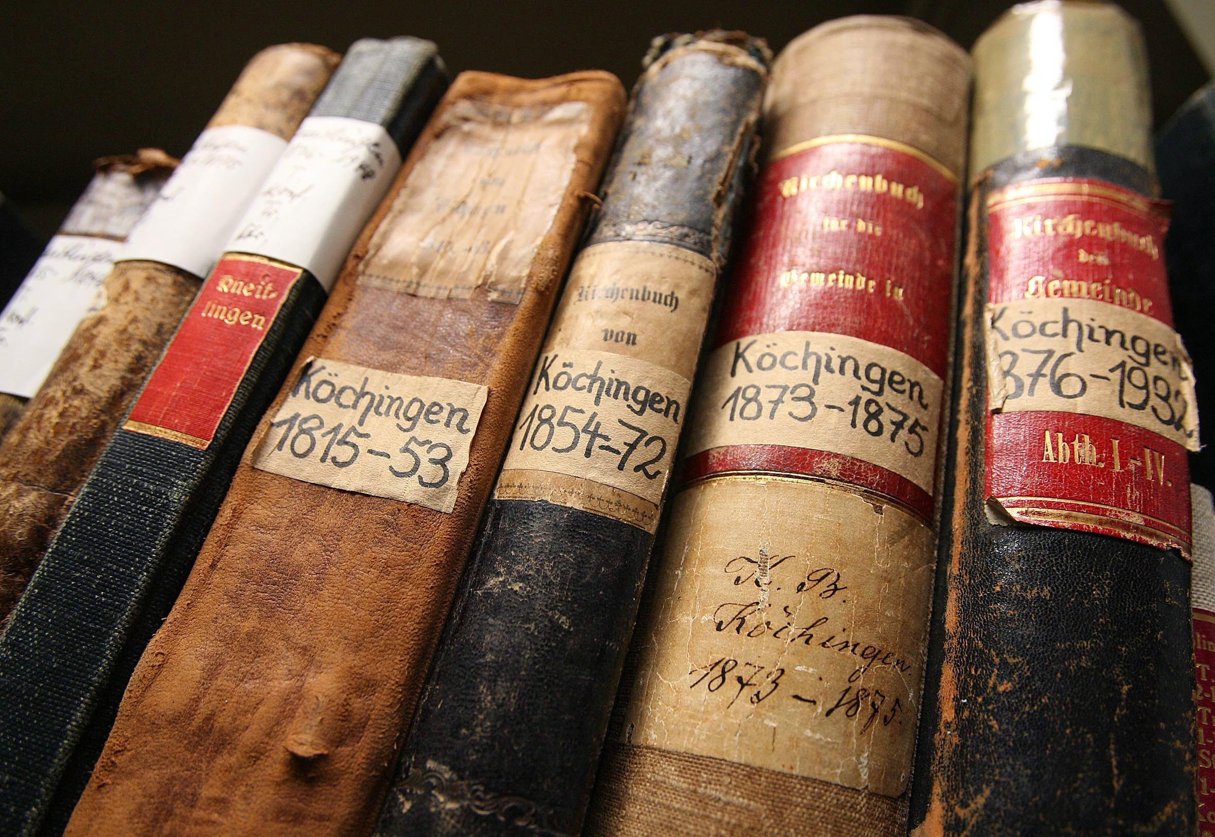 s:80:"Alte Kirchenbücher stehen seit fünf Jahren auch digital zur Recherche bereit. ";
