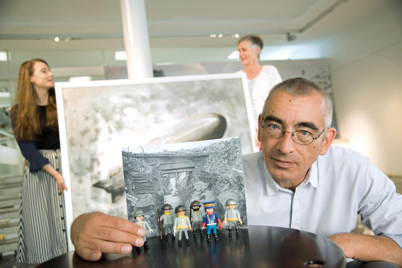 s:89:"Ausstellung zum 50. Todestag Erich Maria Remarques zeigt seine ungebrochene Popularitaet ";