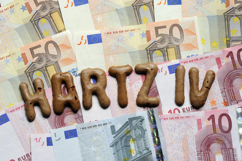 s:210:"Mit zwei Beschlüssen hat das Landessozialgericht Niedersachsen-Bremen vor dem Hintergrund der Corona-Krise
Rechtsstreitigkeiten zwischen Hartz-IV-Empfängern und Jobcentern entschieden. (Foto vom 26.09.2010).";