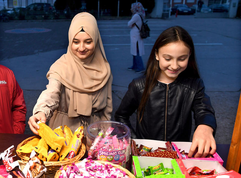 s:19:"Jugendliche Muslime";