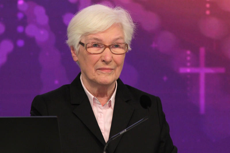 s:18:"Irmgard Schwaetzer";