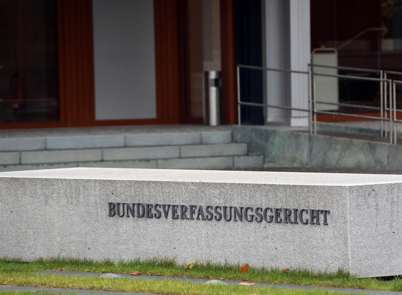 s:78:"Rassismus begründet laut Bundesverfassungsgericht eine fristlose Kündigung. ";