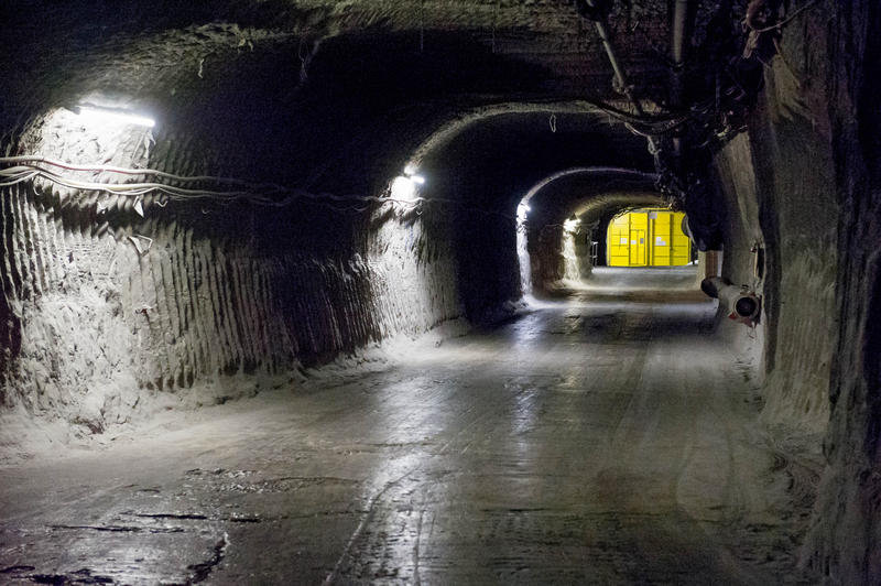 s:235:"Die Ankündigung der Bundesgesellschaft für Endlagerung (BGE), das Zwischenlager für die radioaktiven Abfälle aus
der Schachtanlage Asse II in unmittelbarer Nähe des Bergwerks zu bauen, stößt auf scharfe Kritik. (Foto 20.05.14).";