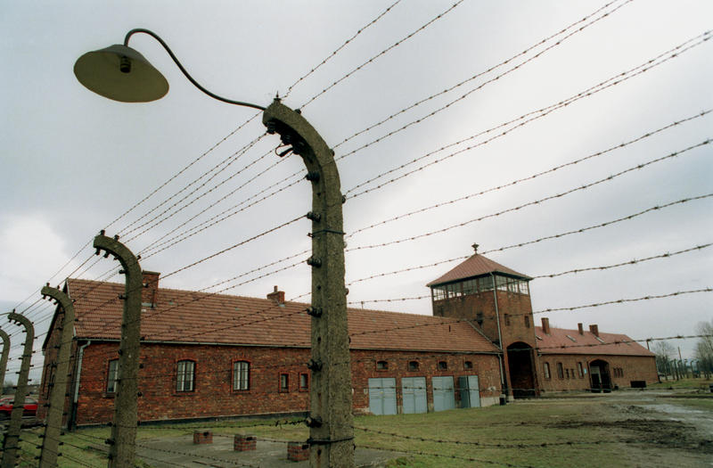 s:154:"Mit einer Gedenkstunde erinnert das Land Niedersachsen am 24. Januar an die Befreiung des Konzentrationslagers
Auschwitz vor 76 Jahren. (Foto undatiert).";