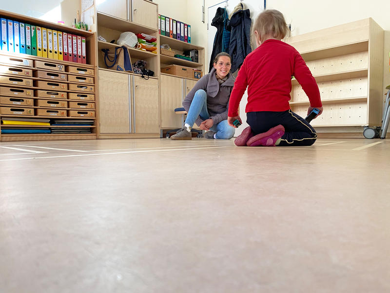 s:142:"Im Landkreis Cloppenburg sollen Eltern, deren Kinder in die Kita-Notbetreuung gehen, alle privaten Kontakte
vermeiden. (Foto vom 15.04.2020).";