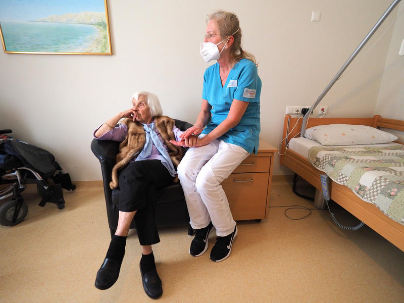 s:47:"Betreuung im Altenheim unter Corona-Bedingungen";