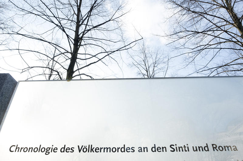 s:209:"Mit einer Kranzniederlegung in der Gedenkstätte Ahlem erinnern die Stadt und die Region Hannover am Mittwoch (3. März) an die Ermordung der Sinti und Roma durch die Nationalsozialisten. (Foto vom 07.12.2017)";